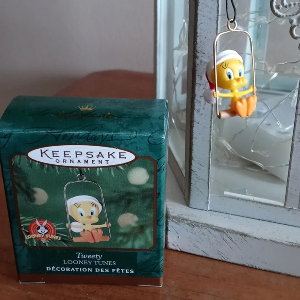 Hallmark Looney Tunes Tweety Miniature Ornament